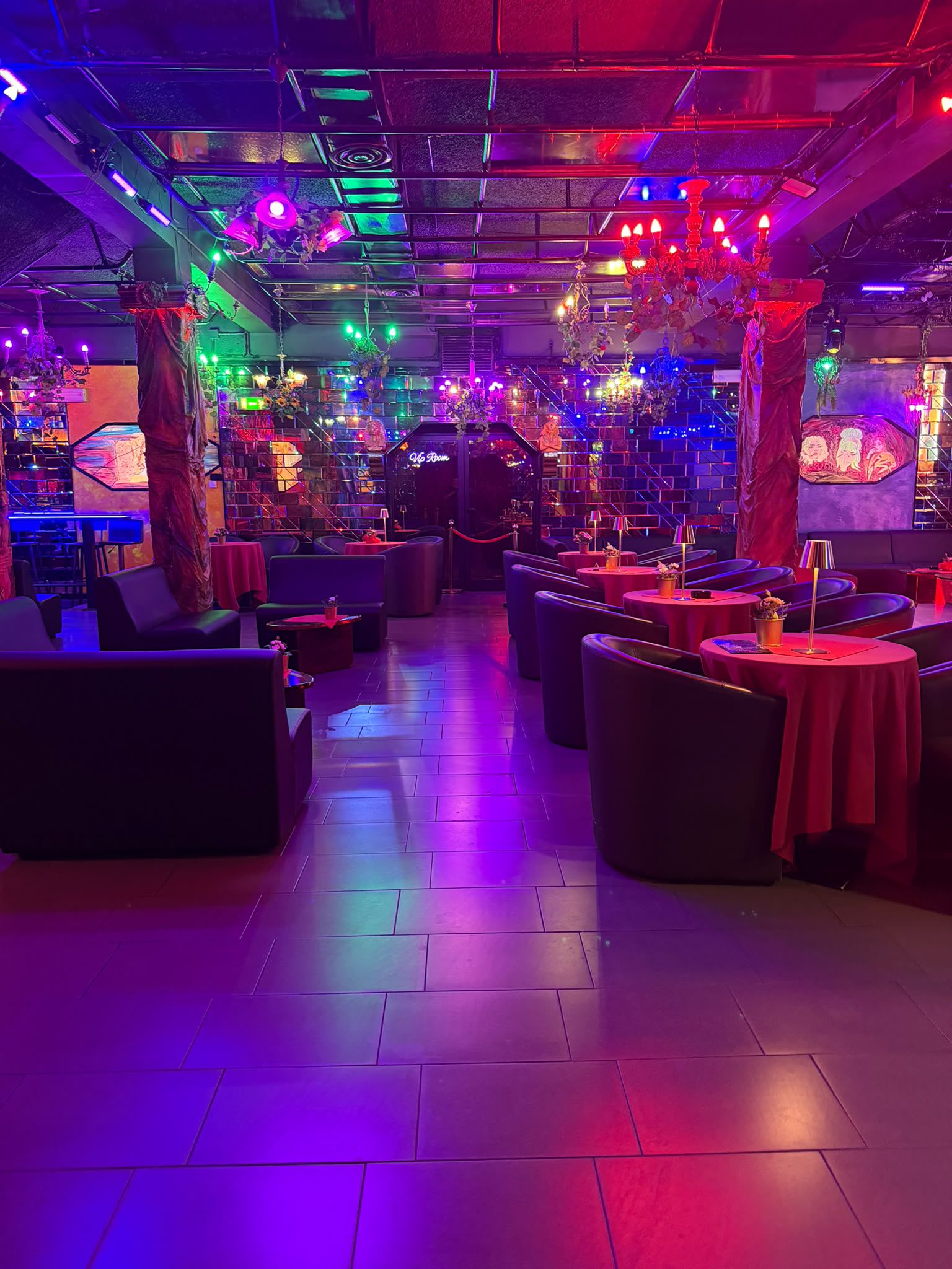 Piper Club Macerata - Sala interna del locale e indicazioni su dove siamo